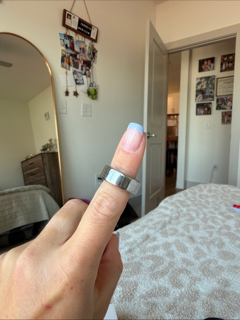 Oura Ring in Silver - Picture 3 of 5